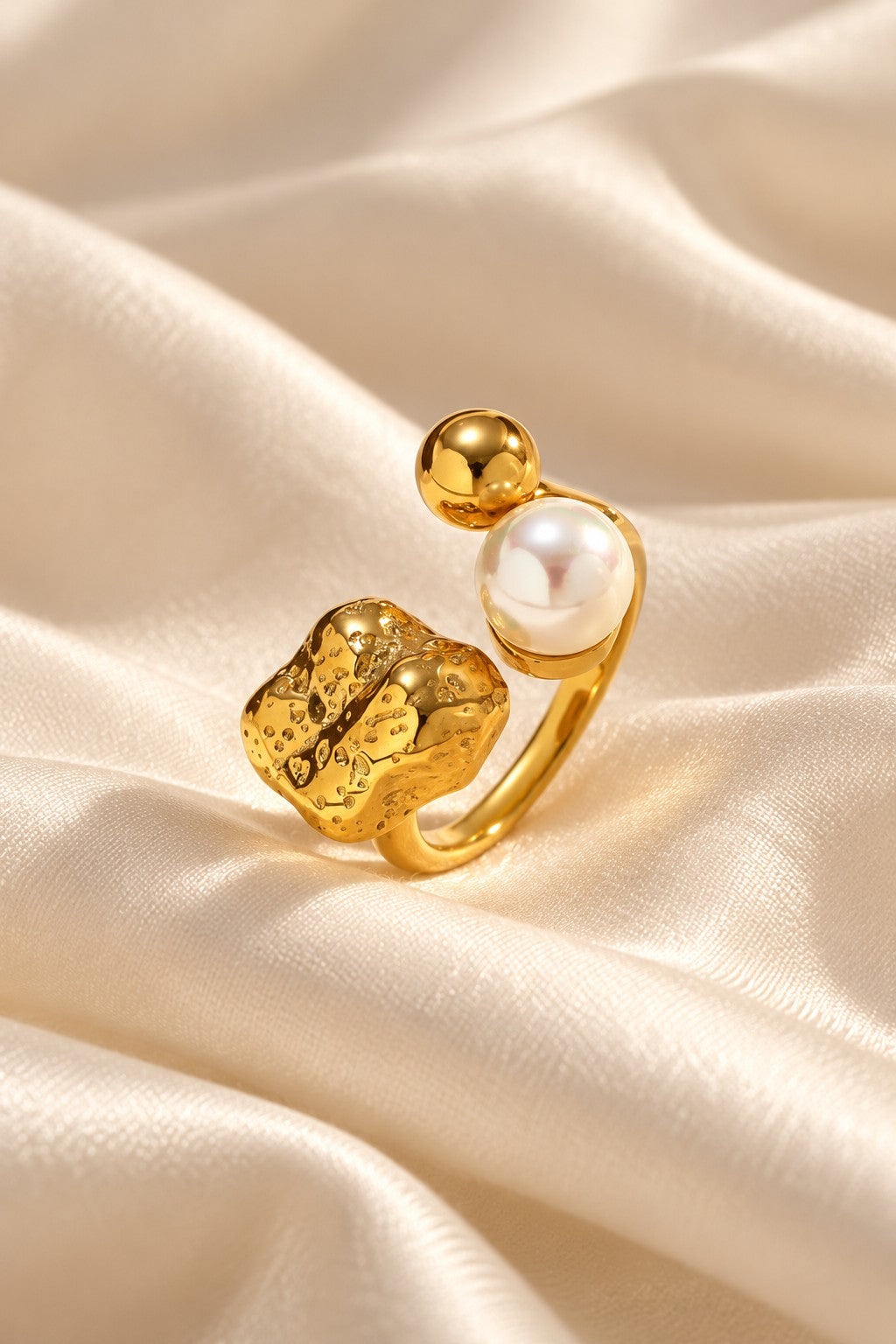 Pebble & Pearl Ring